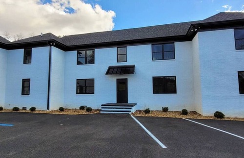 Tazewell Apartment | The Traveler on Main - Suite #3- Across the Street from Back of the Dragon!