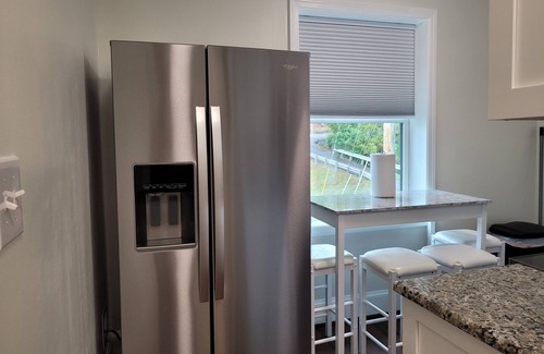 Tazewell Apartment | The Traveler on Main Suite #12- Across the Street from Back of the Dragon!