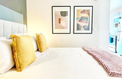 East Village Apartment | The Traveler's Getaway