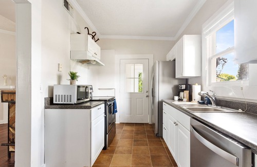 Westside Apartment | The Travelers Rest | Quiet Downtown Haven