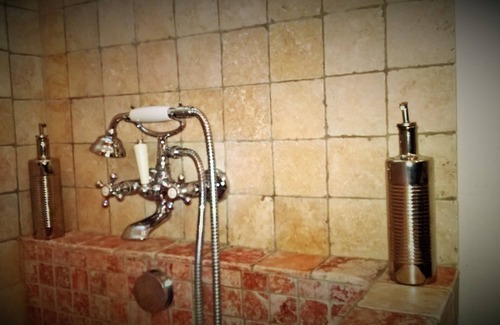 Le Thor House | The treasures of Malle Mialle: family suite in guest house in Provence