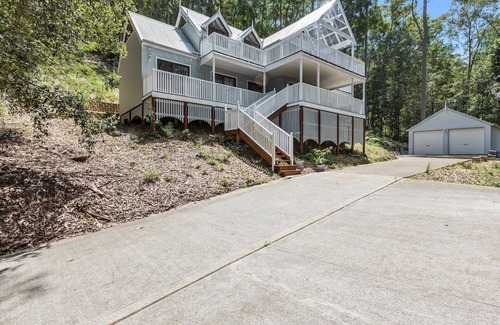 Cooranbong House | The Tree House, a 5-bedroom house with AC and WiFi in enchanting Cooranbong