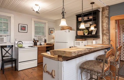 Zirconia Cottage | The Tree House, Vintage Mountain Retreat