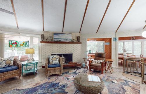 Pine Knoll Shores House | The Treehouse at the Beach