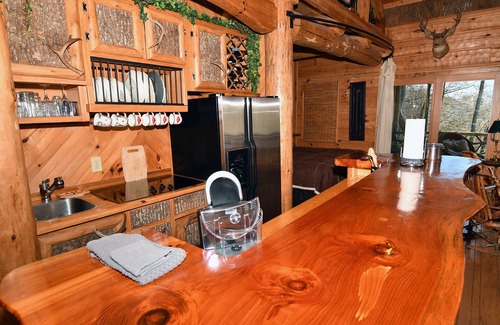 Banner Elk Cabin | The Treehouse Banner Elk-minutes from Beech & Sugar skiing!