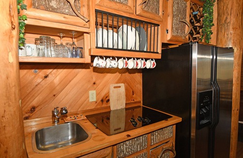 Banner Elk Cabin | The Treehouse Banner Elk-minutes from Beech & Sugar skiing!