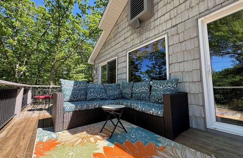 Higgins Lake House | The Treehouse @ Higgins Lake-HOT TUB- Fireplace-PetFriendly-3 min to the lake