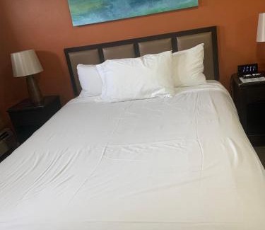 Alma Hotel | The Triangle Motel