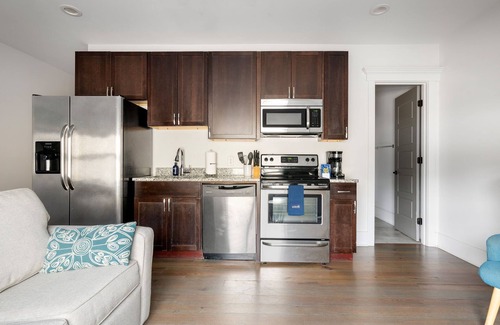 Downtown Charleston Apartment | The Trifecta at 493 - 3 Suites - On King!