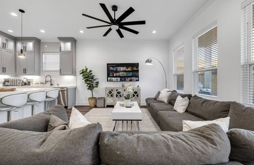 West Dallas House | The Trinity: Hot tub/pool/Arcade/10 min Downtown