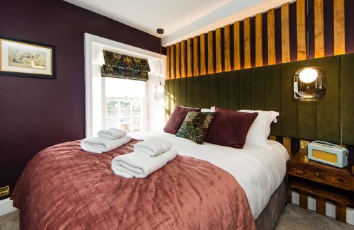 Askrigg Apartment | The Tristan Suite at Skeldale House