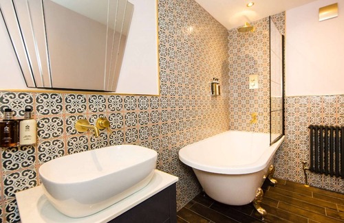 Askrigg Apartment | The Tristan Suite at Skeldale House