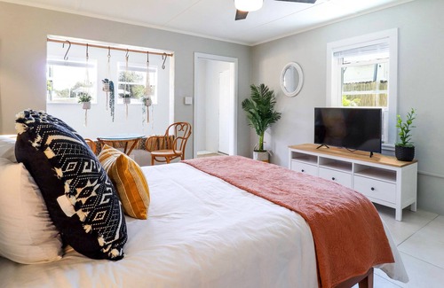 Cocoa Apartment | The Tropical Tiny House | 10 Minute Drive to Beach!