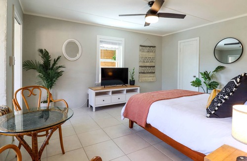 Cocoa Apartment | The Tropical Tiny House | 10 Minute Drive to Beach!