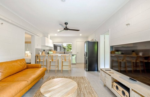 Trinity Beach Apartment | The Tropical Trinity A Breezy Beachside Getaway