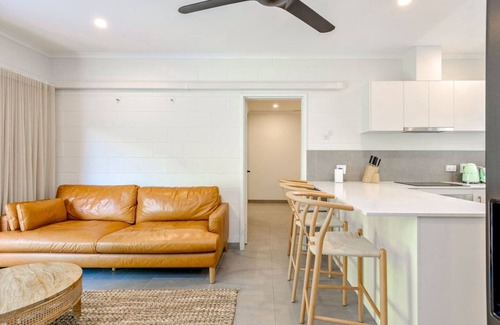 Trinity Beach Apartment | The Tropical Trinity A Breezy Beachside Getaway