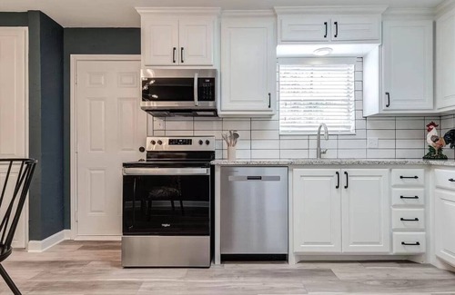 Tech Terrace House | The Troubadour - 3BR 2BA - Close to Campus