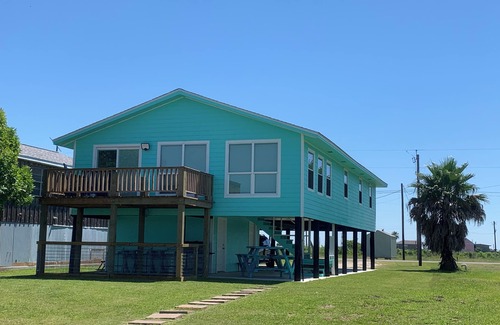 Cedar Lane House | The Trusty Trout - 5 bedroom house w/lighted pier on Caney Creek in Sargent, TX