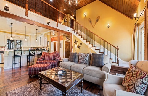 Cullowhee House | The Tuck House, nestled in the serene beauty of Cullowhee, NC