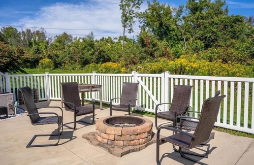 Little Falls House | The Tudor at Willow Creek - Spacious 4-bedroom house in Little Falls