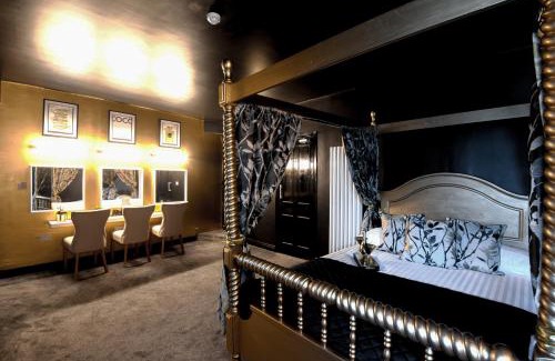 Chester Apartment | The Tudor Gathering - Events Groups - Up To 30 - Hot Tub