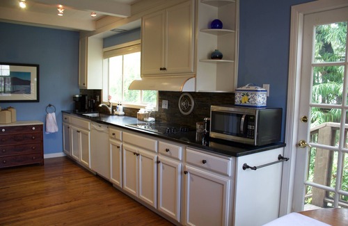 San Anselmo House | The Tudor Rose - A classy, comfortable getaway
