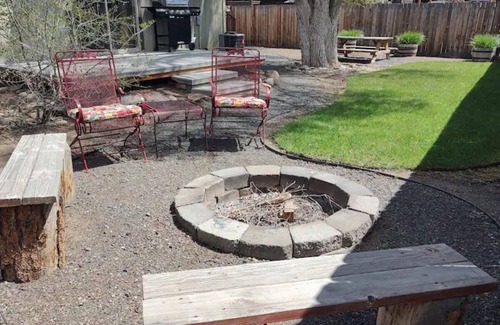Tumalo House | The Tumalo Guest House - Centrally located for all Central Oregon Activities!