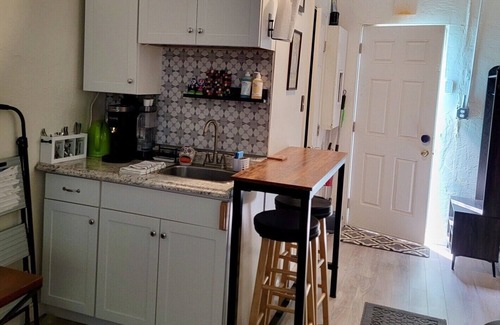 Nob Hill Apartment | The Turquoise Kitten Nob Hill Studio Casita garage pet friendly private yard