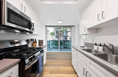 Marina del Rey Apartment | The Turquoise Lounge - Chic 2BR Beach view Pool, Sauna