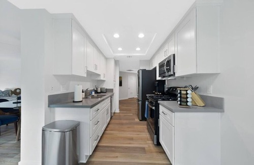 Marina del Rey Apartment | The Turquoise Lounge - Chic 2BR Beach view Pool, Sauna