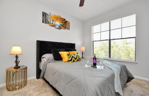 Braeswood Place Apartment | The Turquoise Suite