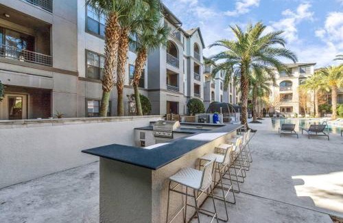 Braeswood Place Apartment | The Turquoise Suite