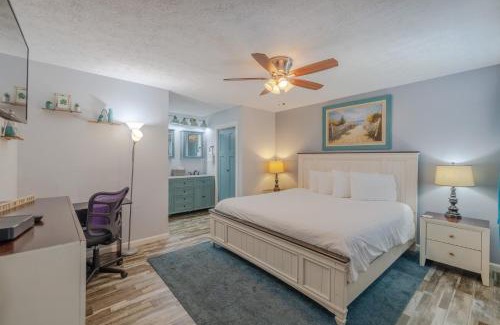 El Centro Beach House | The Turtle House- Quiet complex, 2 BR/2 BA