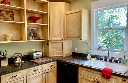 The Old Commons Apartment | The Tuscan Suite , at Magnolia Court