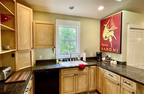The Old Commons Apartment | The Tuscan Suite , at Magnolia Court