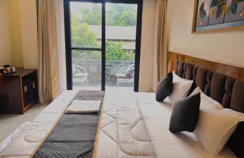 Garjia Hotel | The Twelve Petals By AUM Hotel
