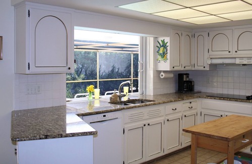 Harbour Inlet House | The Twin Dolphins: Walk to the beach. Private, screened-in pool. Spacious house.