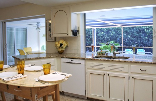 Harbour Inlet House | The Twin Dolphins: Walk to the beach. Private, screened-in pool. Spacious house.