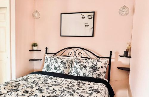 Southeast Salem Apartment | The Twin Flats, Audrey and Far East Escape