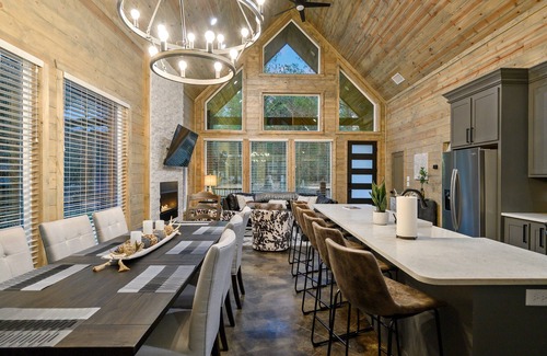 Broken Bow Cabin | The Twisted Pine | New 3BR Cabin w/Hot Tub, Game Loft, Fireplace, Firepit, & Kids Playset