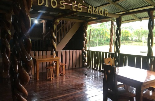 San Rafael de Guatuso House | The twisted wooden house