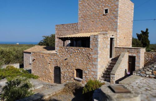 Omales Apartment | The Two Carob Trees, Traditional Stonehouse, Nikandri, Pirgos Diros