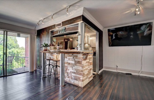 Grand Prairie Apartment | The Two-Step Retreat : Poolside Comfort Near Arlington