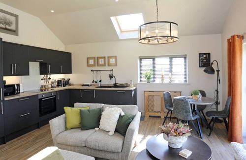 Loppington Cottage | THE TYRE BARN, pet friendly, with a garden in Wem
