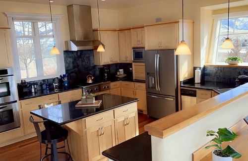 Belgrade House | The ultimate 3-bedroom home set up for entertaining in Belgrade with AC, WiFi.