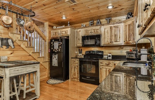 Ellijay Cabin | The Ultimate Bliss: Ellijay Mtn Cabin Oasis w Game Rm Hot Tub Extravaganza!