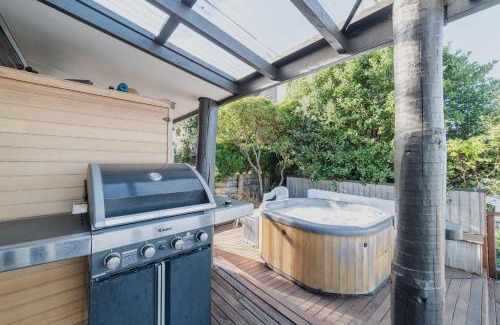 Sumner House | The Ultimate Cecil Wood Stay - Hot Tub BBQ & Views