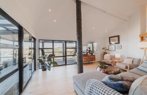 Sumner House | The Ultimate Cecil Wood Stay - Hot Tub BBQ & Views