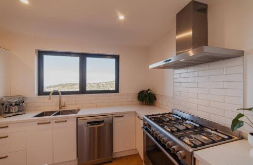 Sumner House | The Ultimate Cecil Wood Stay - Hot Tub BBQ & Views