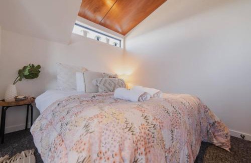Sumner House | The Ultimate Cecil Wood Stay - Hot Tub BBQ & Views